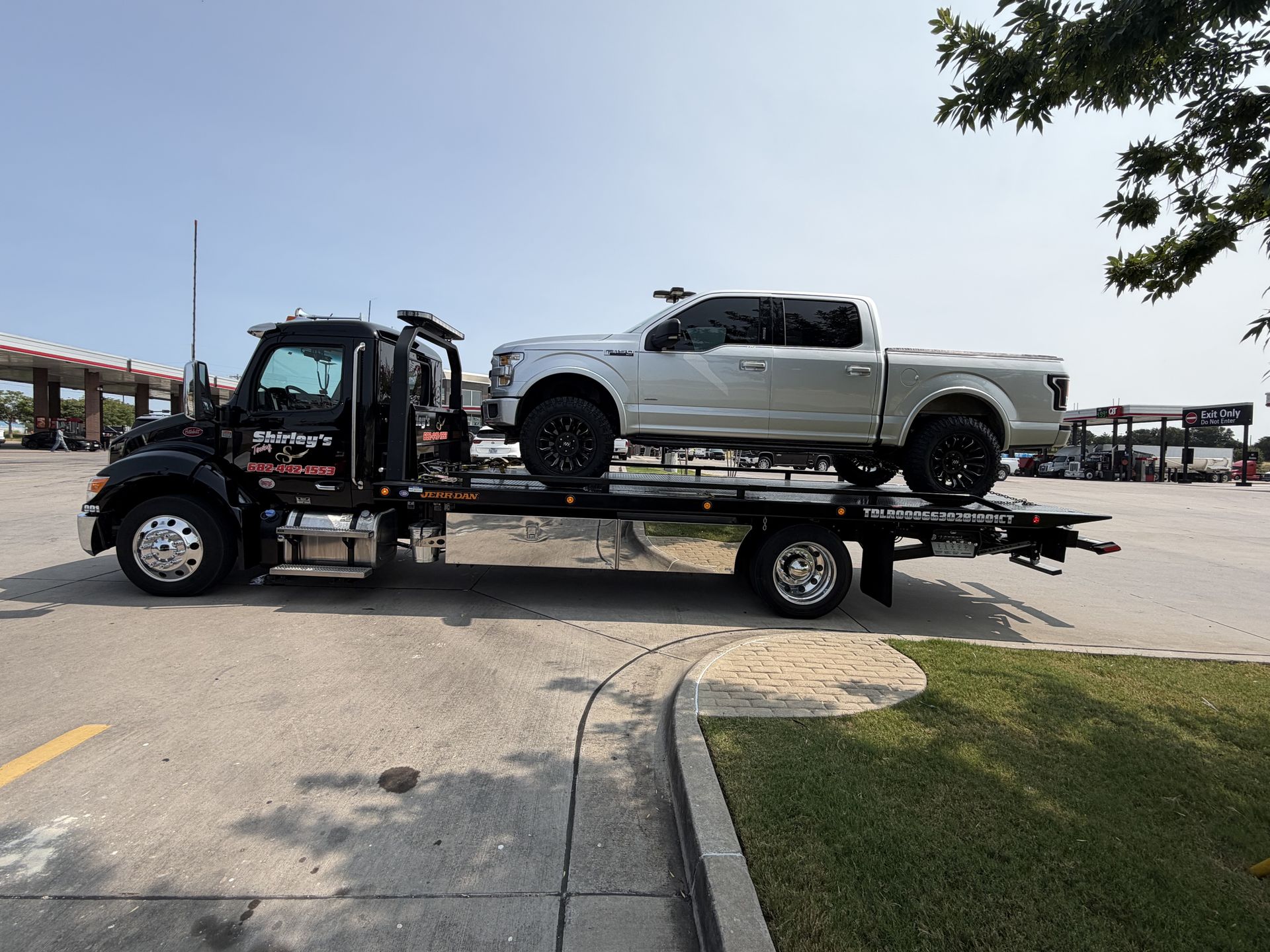 Shirleys Towing gallery photo